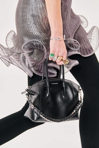 Look 25